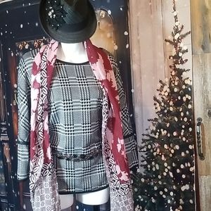 NWOT Max Studio Houndstooth Black & White Check top